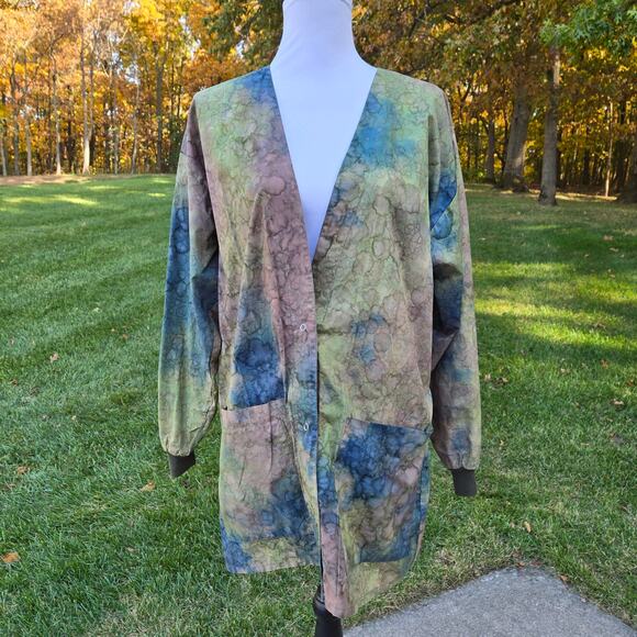 Cotton Scrubs Co Watercolor Ladies Scrub Lab Coat Snap Closure Big Pockets Med - Picture 1 of 9